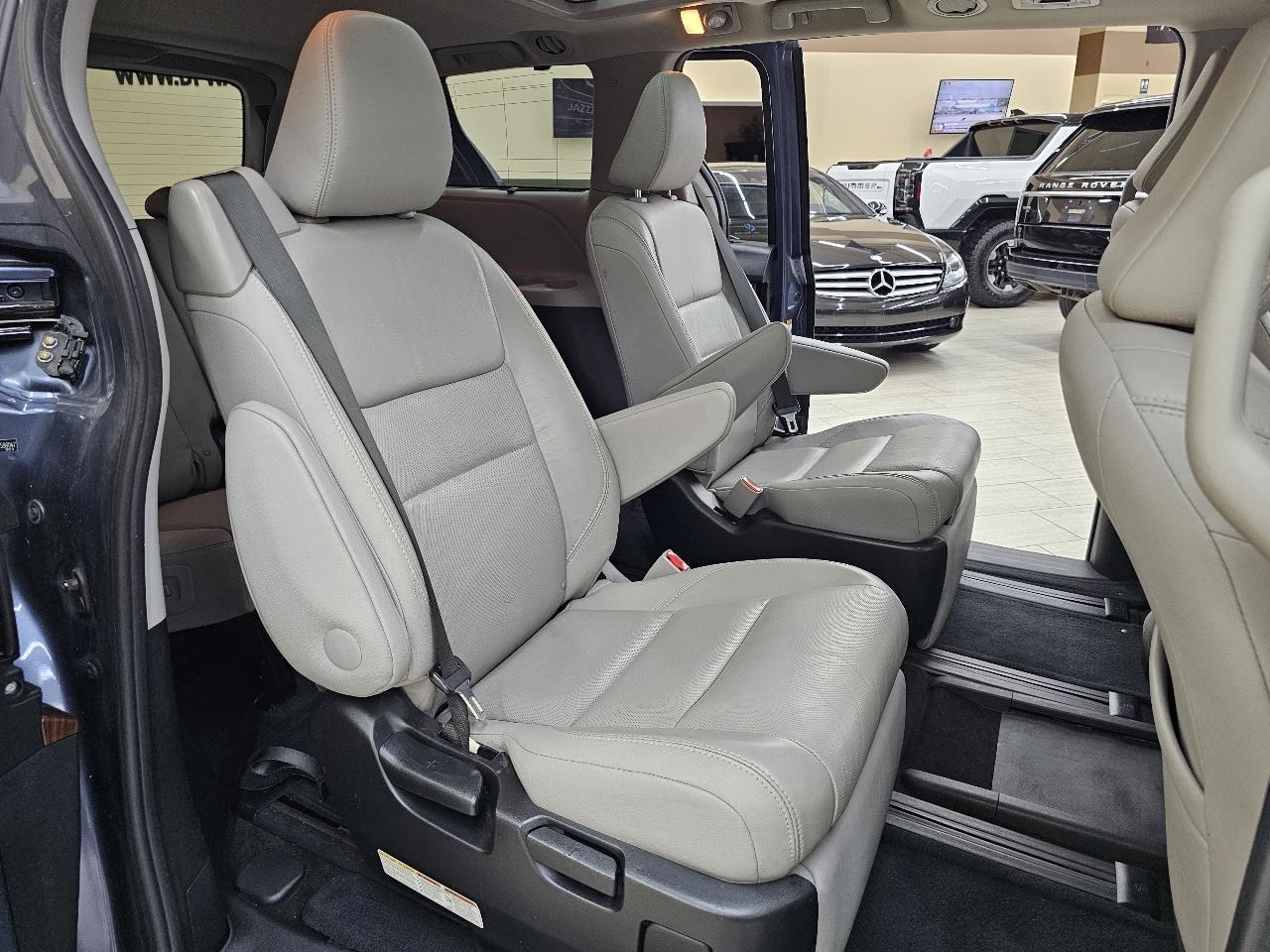 Toyota Sienna XLE FWD 8-Passenger V6 2015