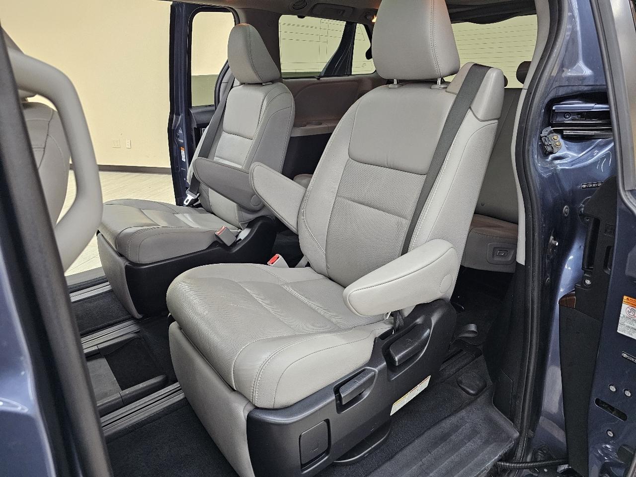 Toyota Sienna XLE FWD 8-Passenger V6 2015