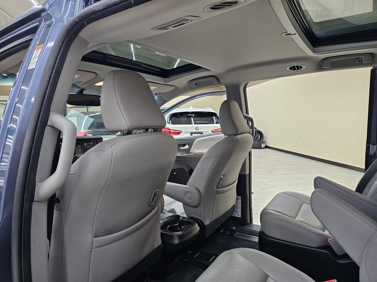 Toyota Sienna XLE FWD 8-Passenger V6 2015