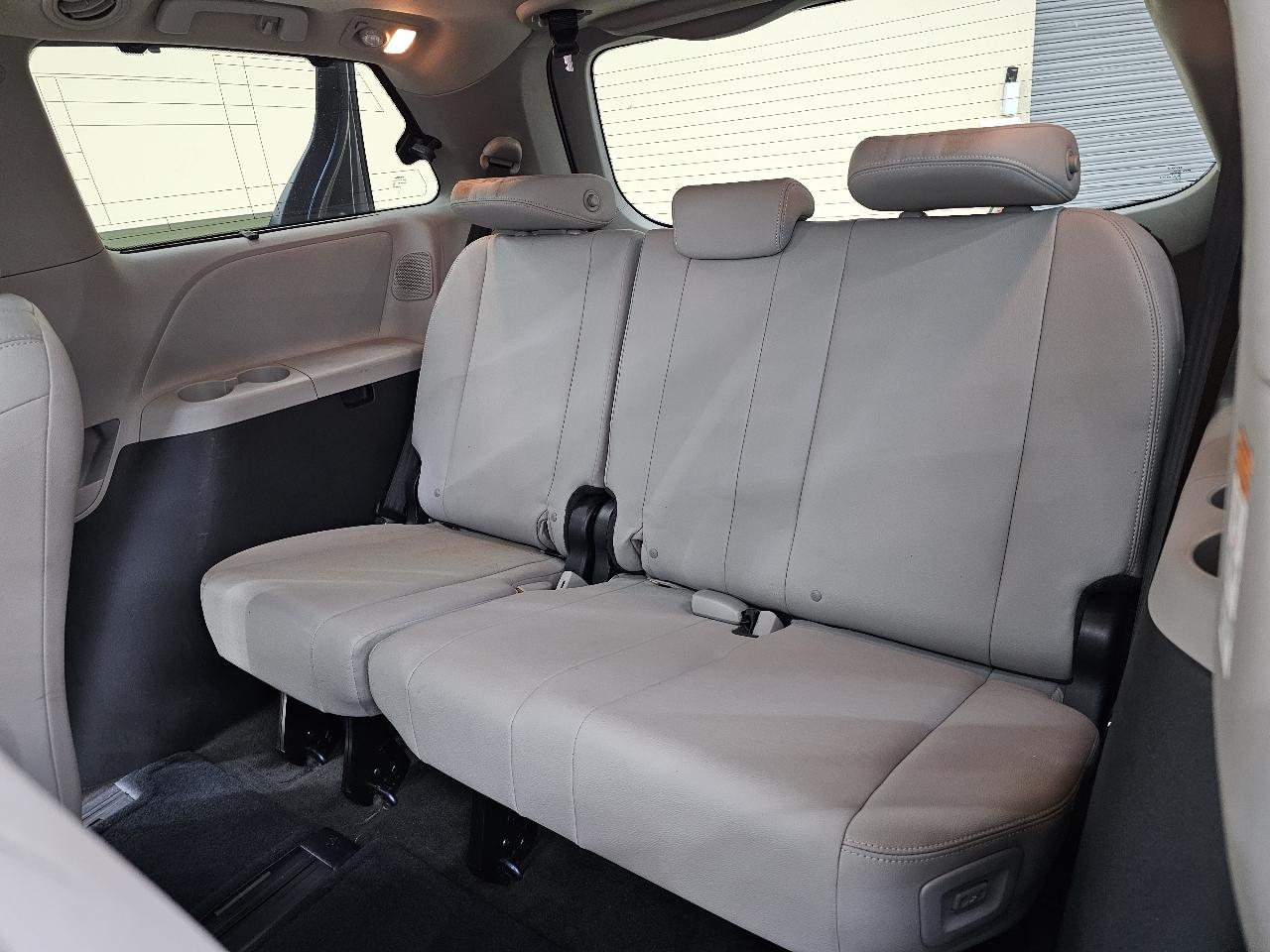 Toyota Sienna XLE FWD 8-Passenger V6 2015