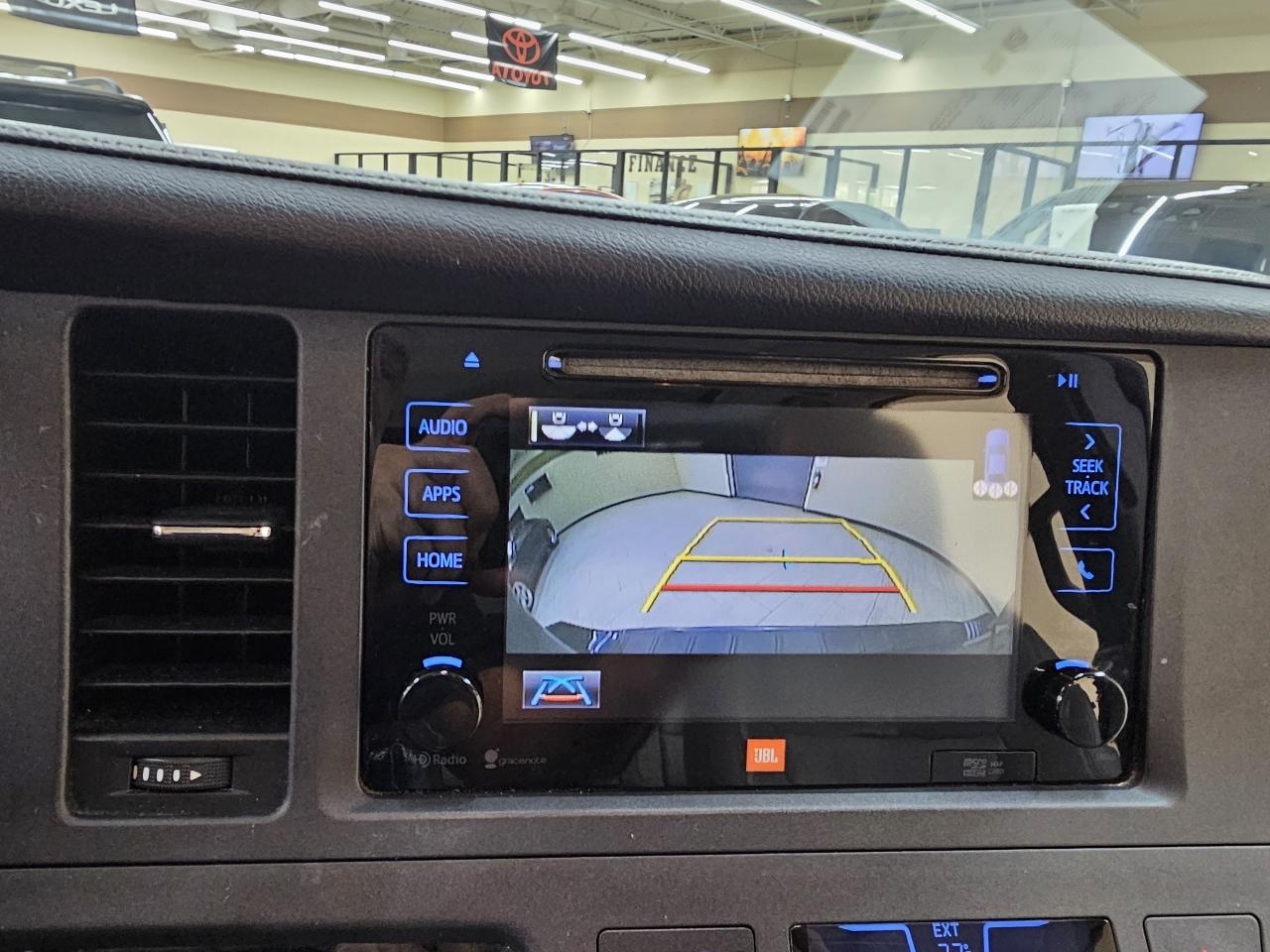 Toyota Sienna XLE FWD 8-Passenger V6 2015