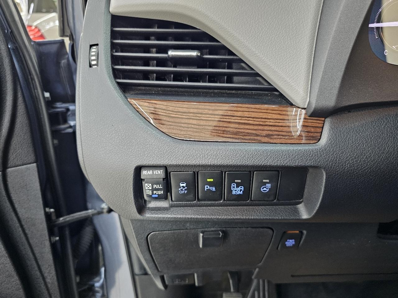 Toyota Sienna XLE FWD 8-Passenger V6 2015