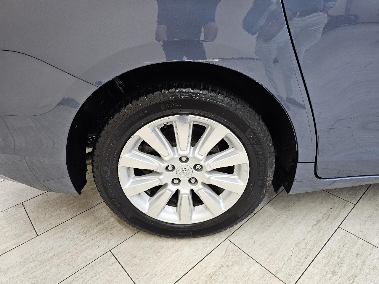 Toyota Sienna XLE FWD 8-Passenger V6 2015