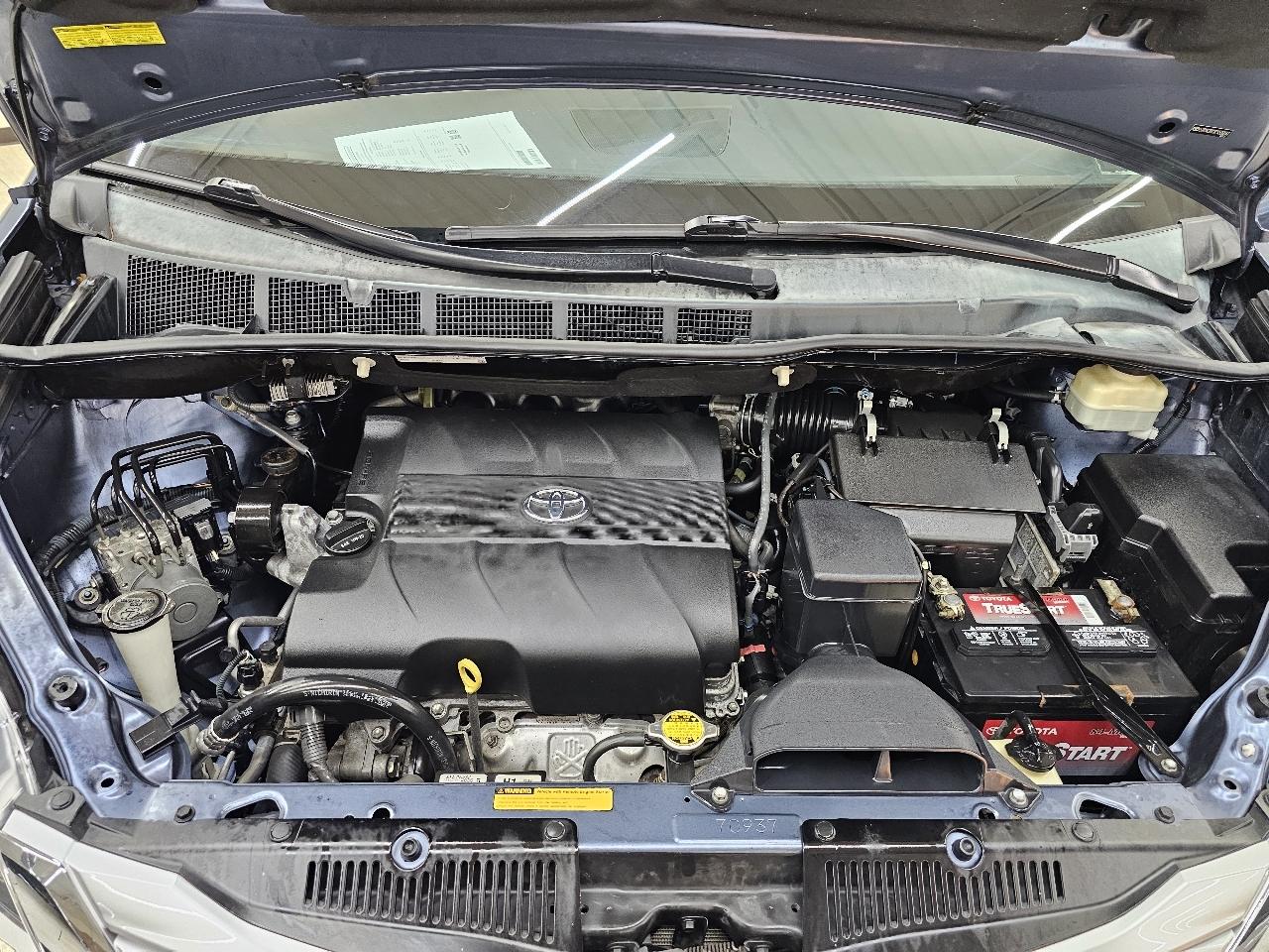 Toyota Sienna XLE FWD 8-Passenger V6 2015