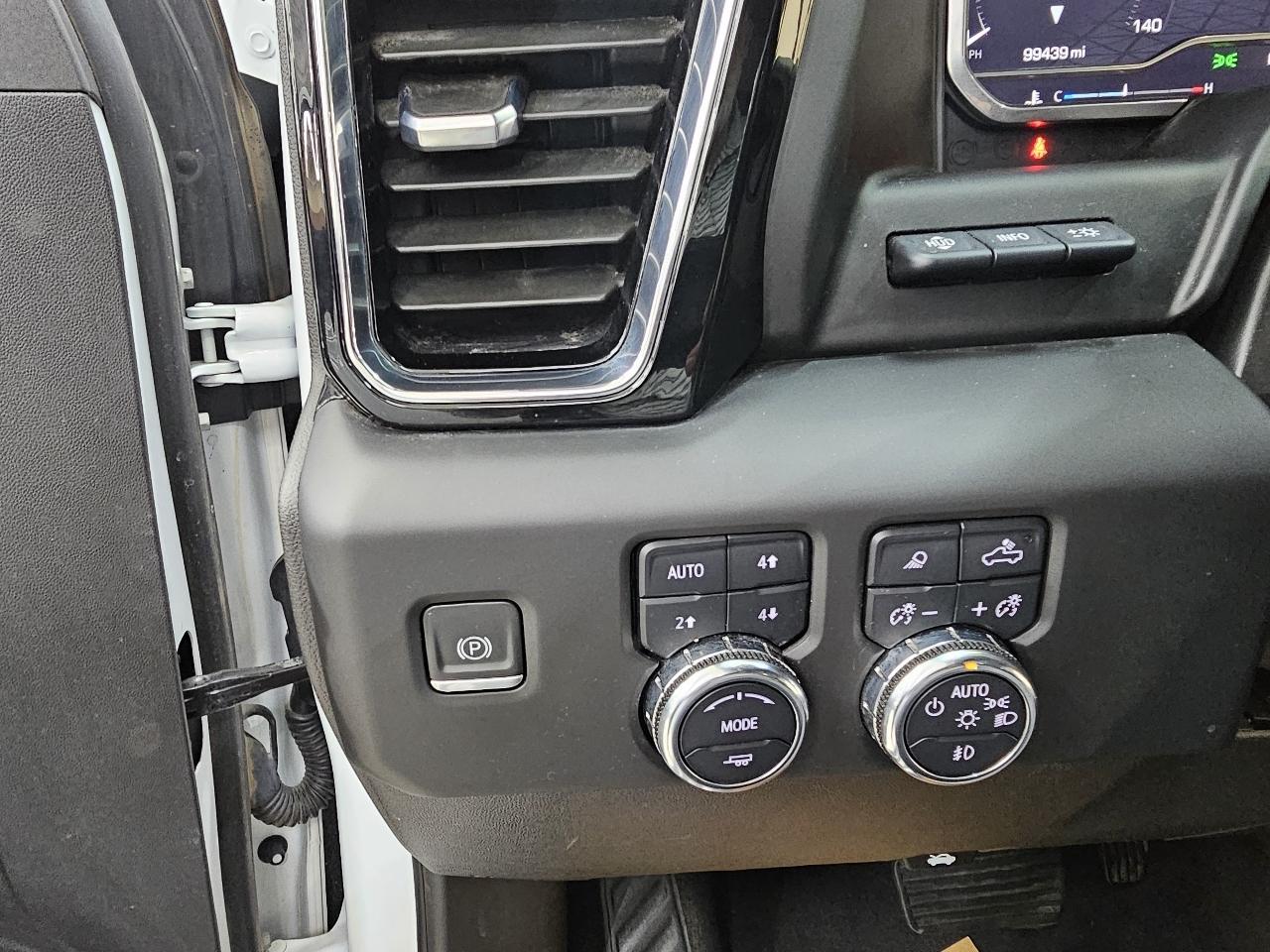 GMC Sierra 1500 Denali Crew Cab Short Box 4WD 2023