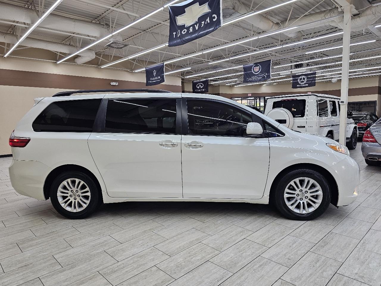 Toyota Sienna XLE FWD 8-Passenger V6 2016