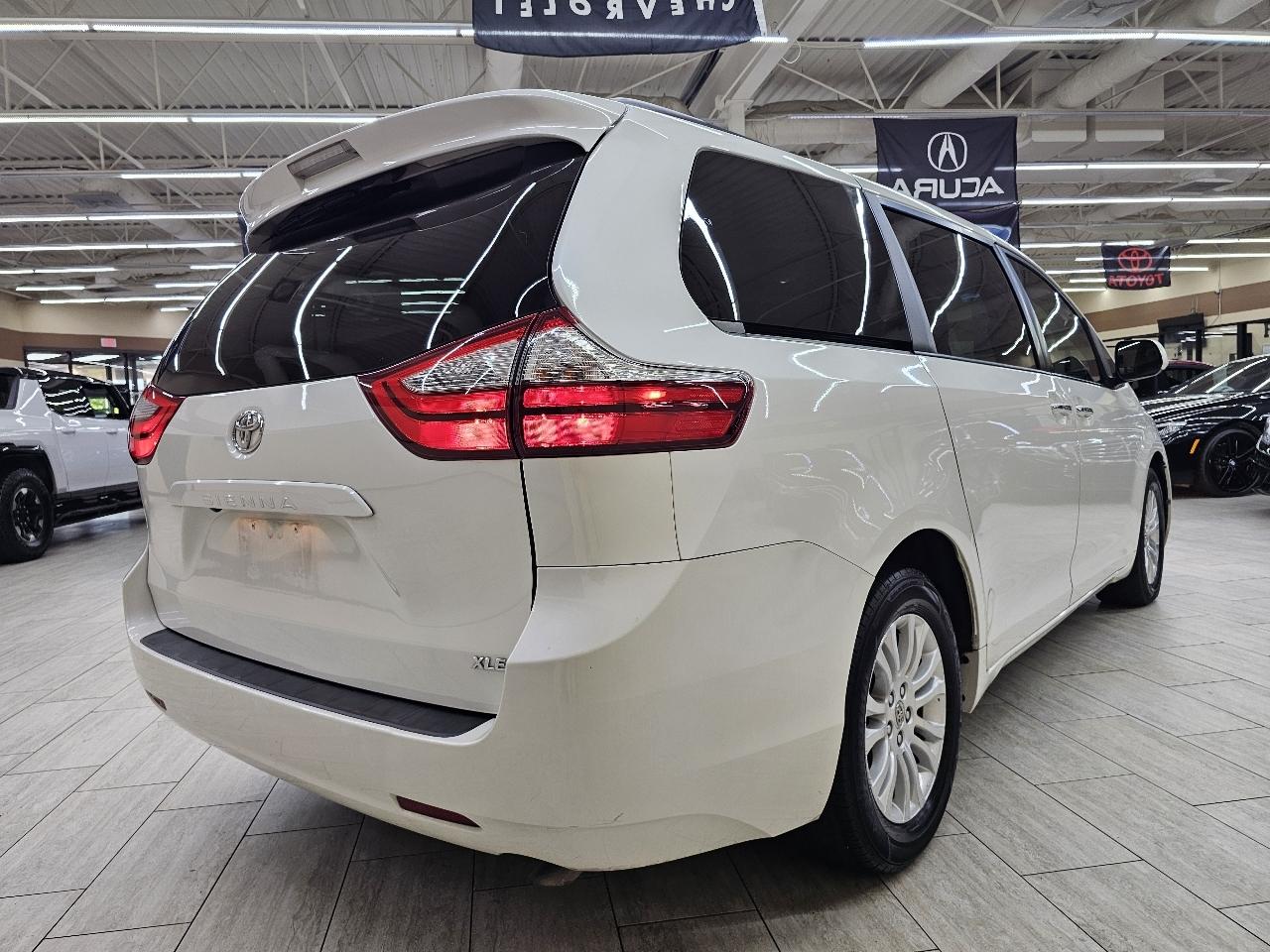 Toyota Sienna XLE FWD 8-Passenger V6 2016