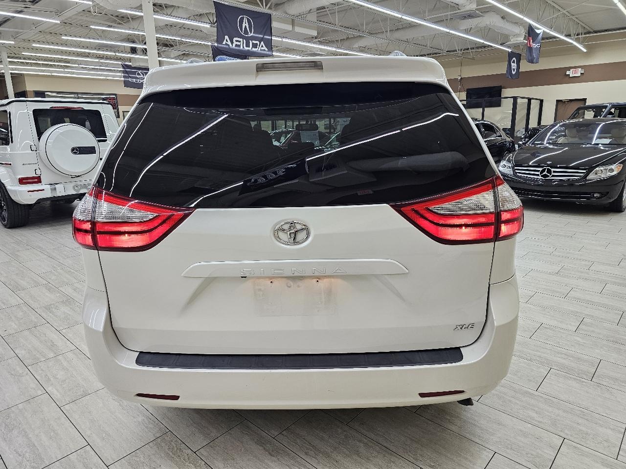 Toyota Sienna XLE FWD 8-Passenger V6 2016