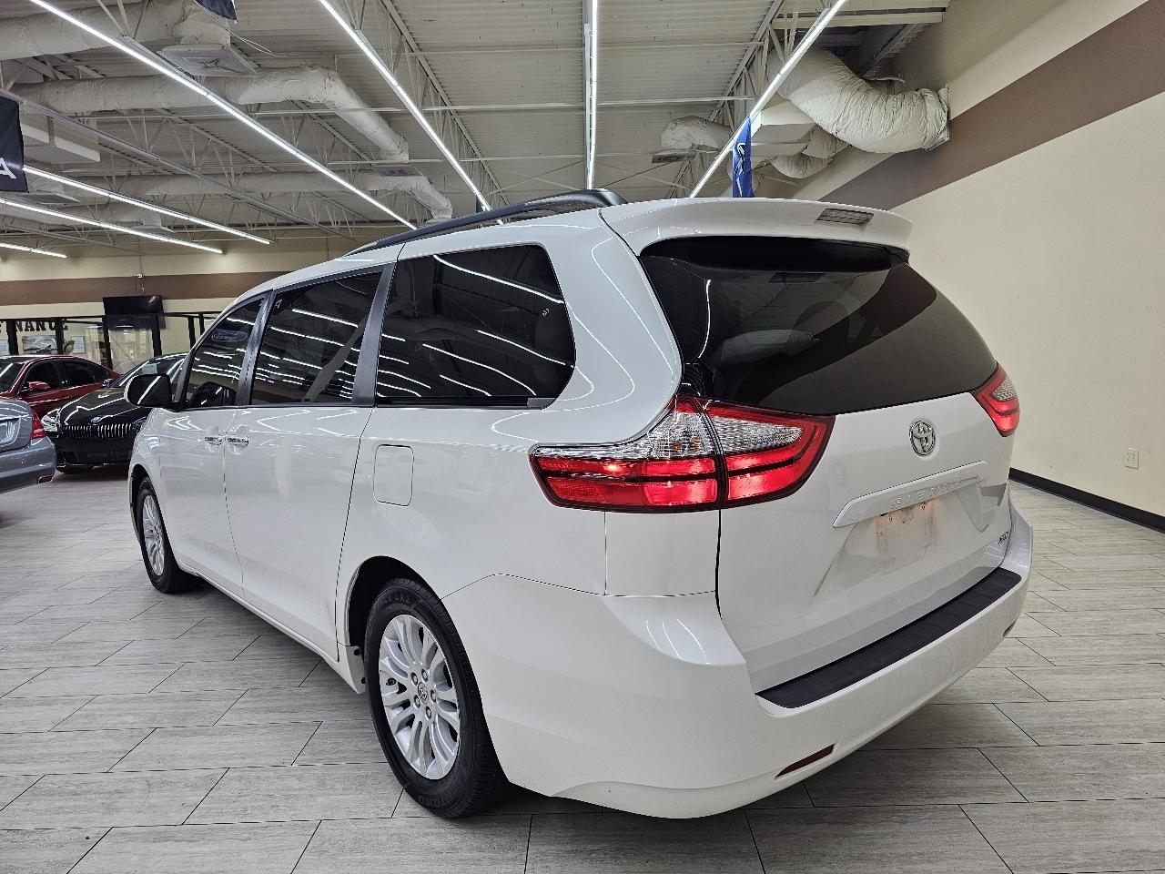 Toyota Sienna XLE FWD 8-Passenger V6 2016