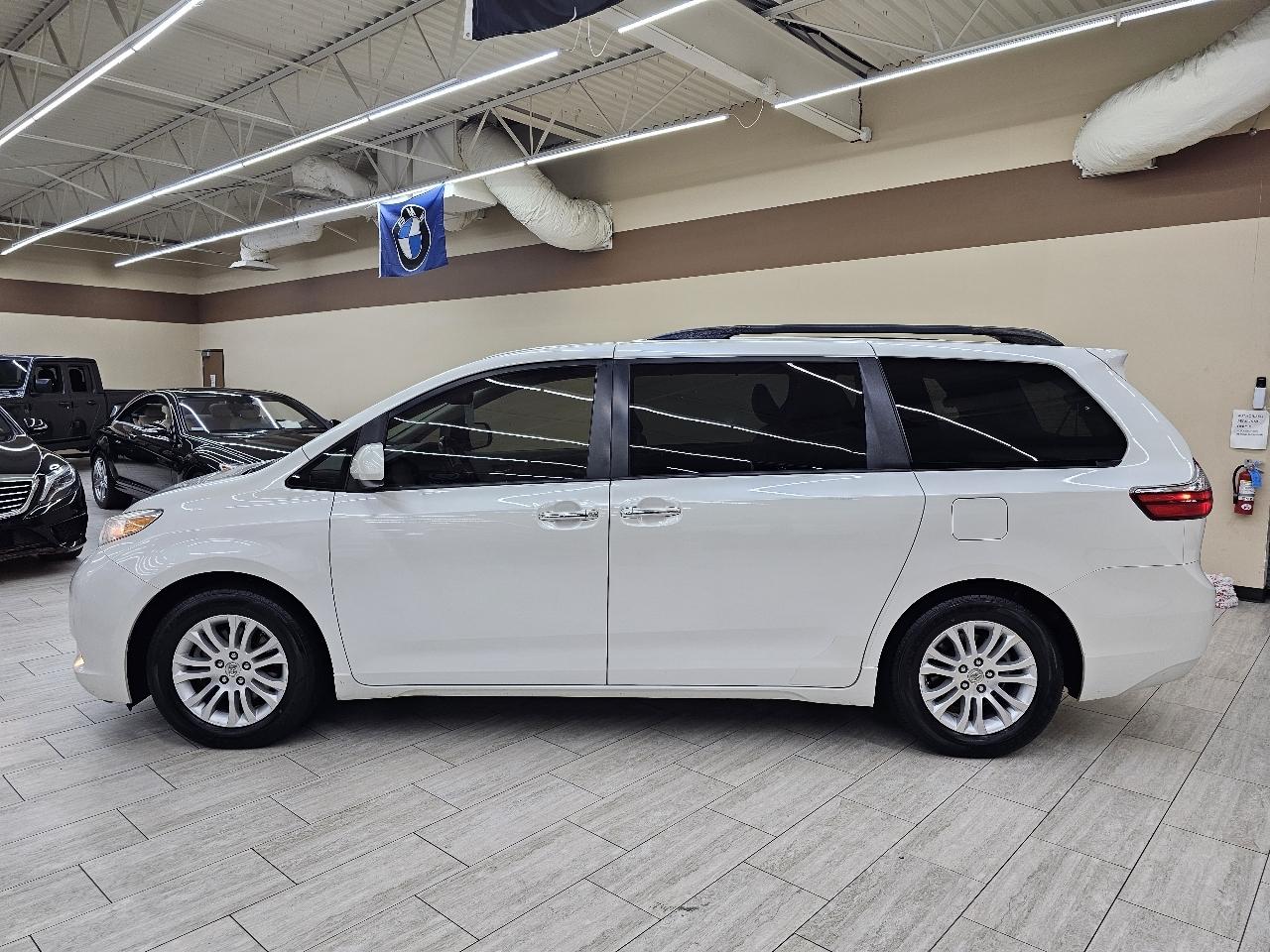 Toyota Sienna XLE FWD 8-Passenger V6 2016