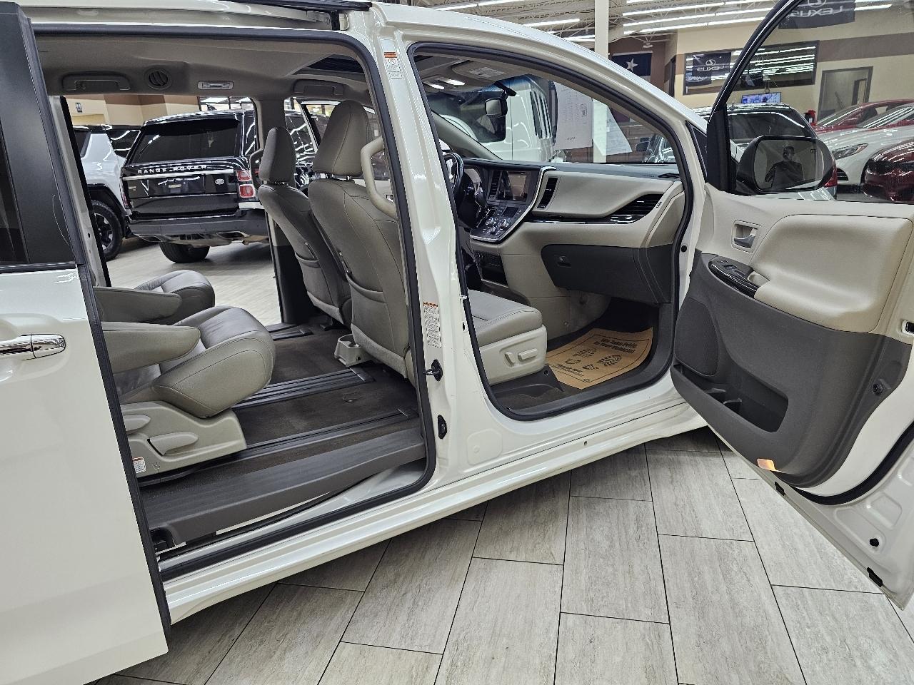 Toyota Sienna XLE FWD 8-Passenger V6 2016