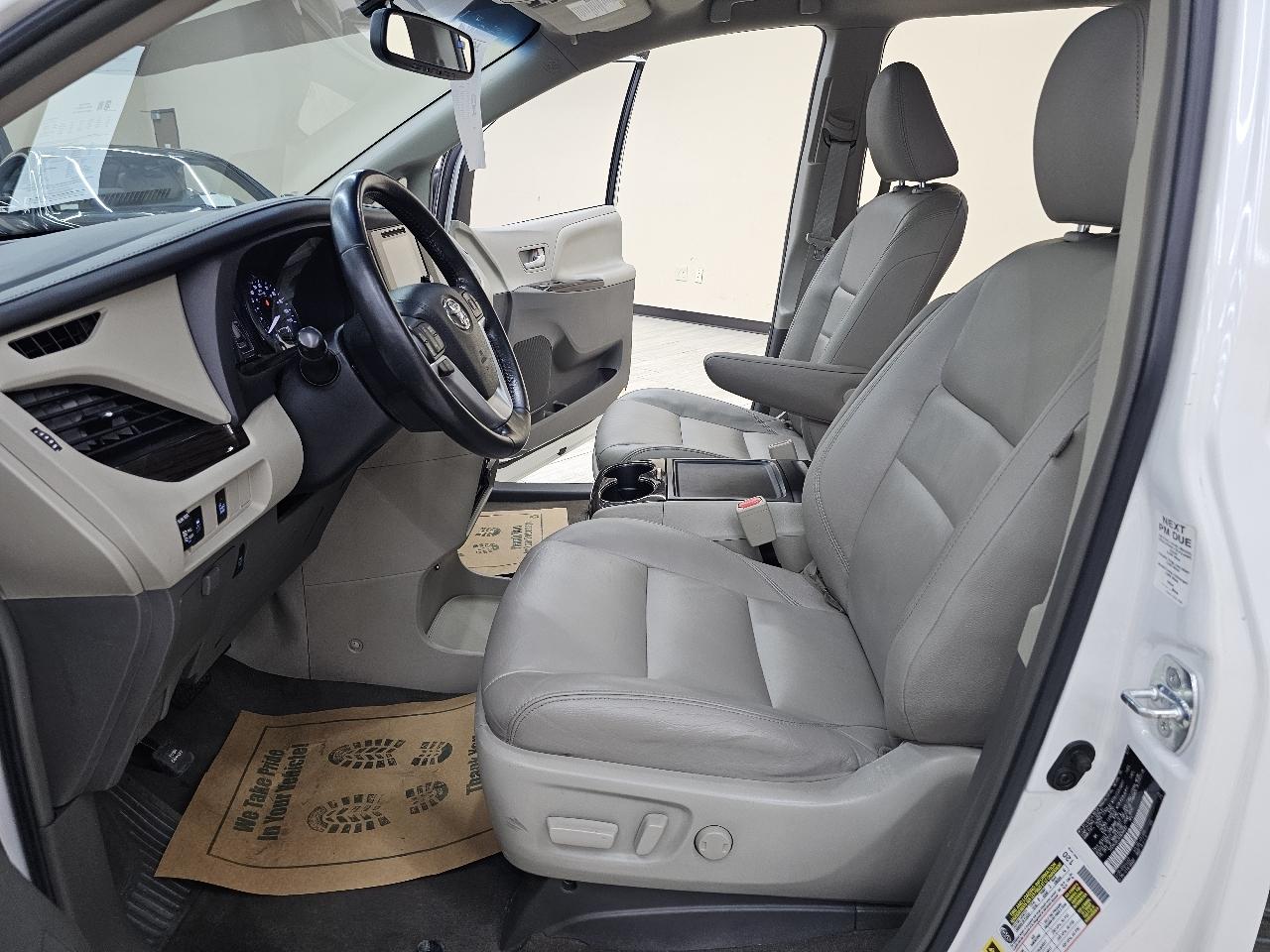 Toyota Sienna XLE FWD 8-Passenger V6 2016