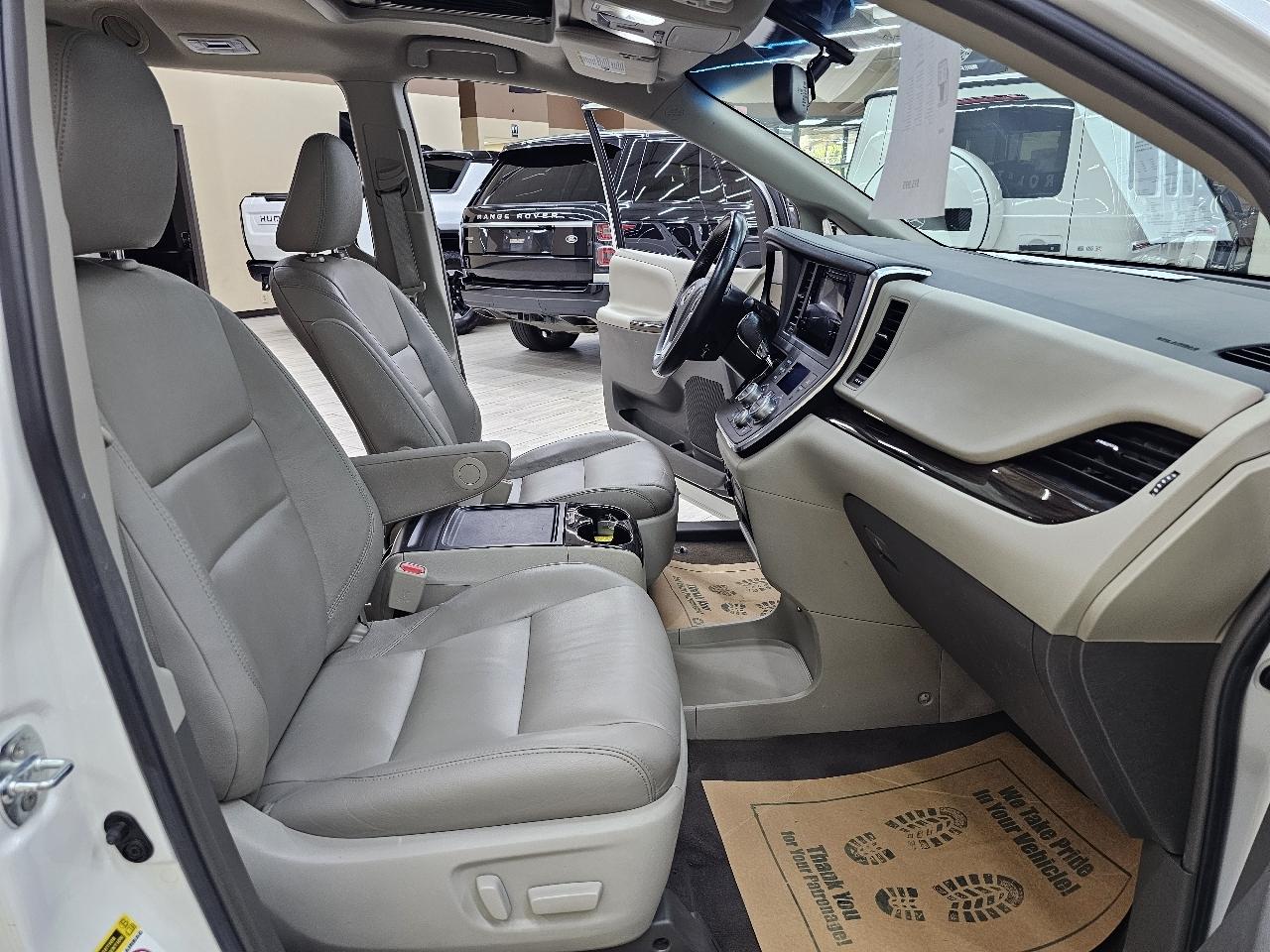 Toyota Sienna XLE FWD 8-Passenger V6 2016