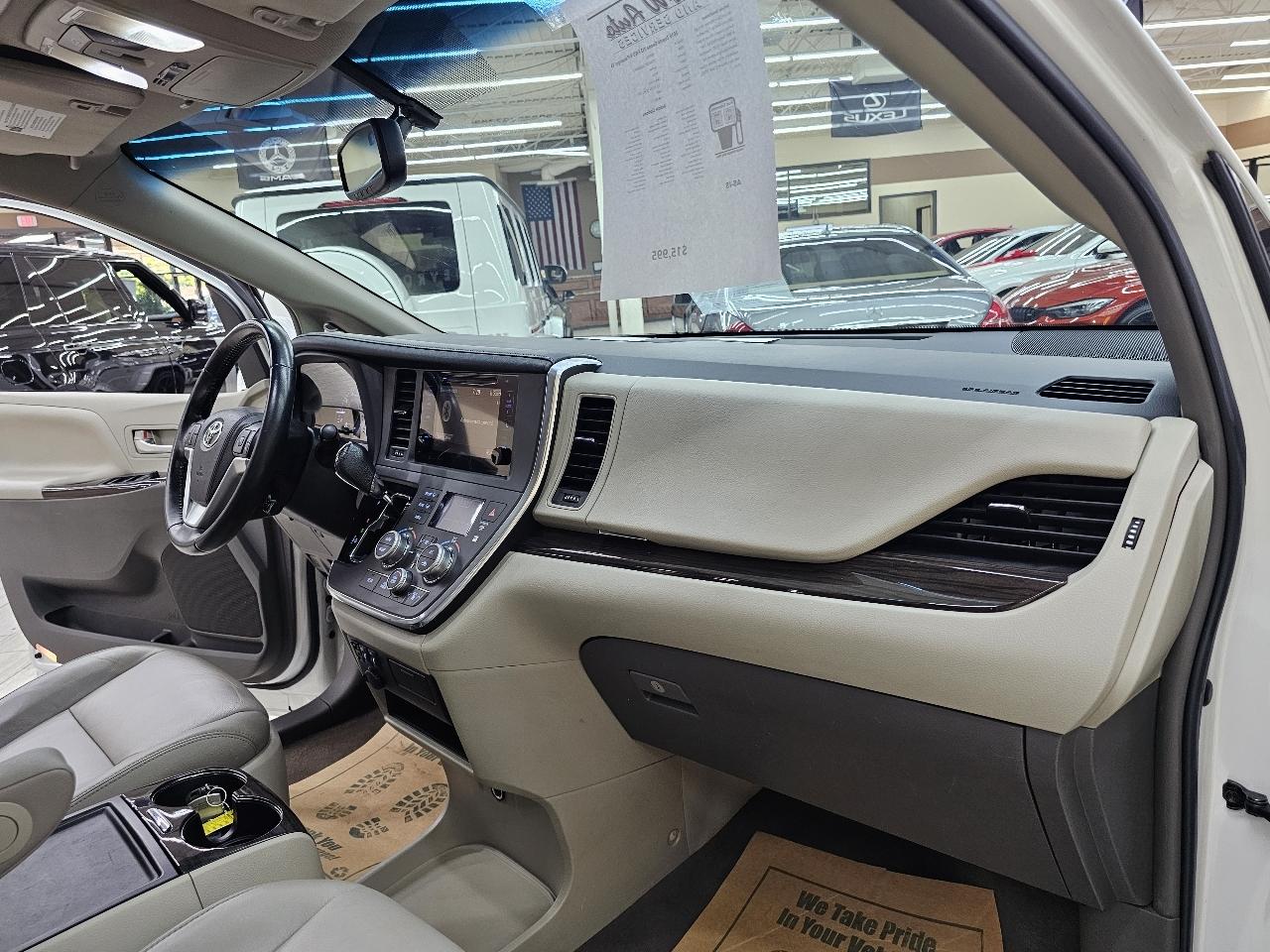 Toyota Sienna XLE FWD 8-Passenger V6 2016