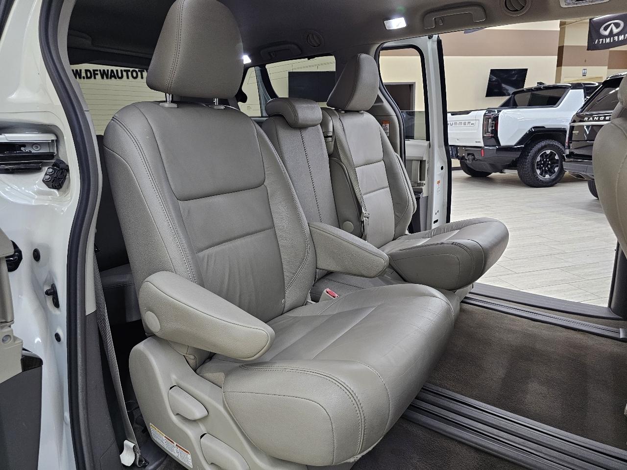 Toyota Sienna XLE FWD 8-Passenger V6 2016