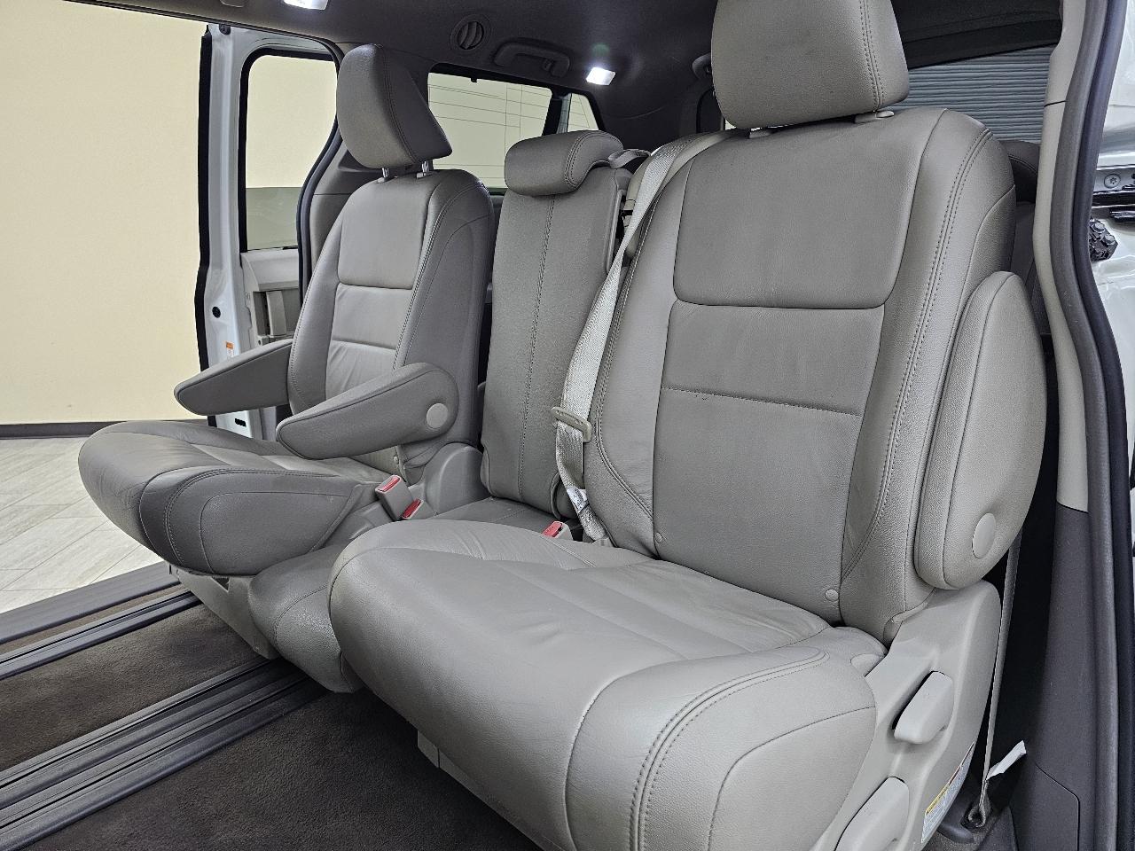 Toyota Sienna XLE FWD 8-Passenger V6 2016