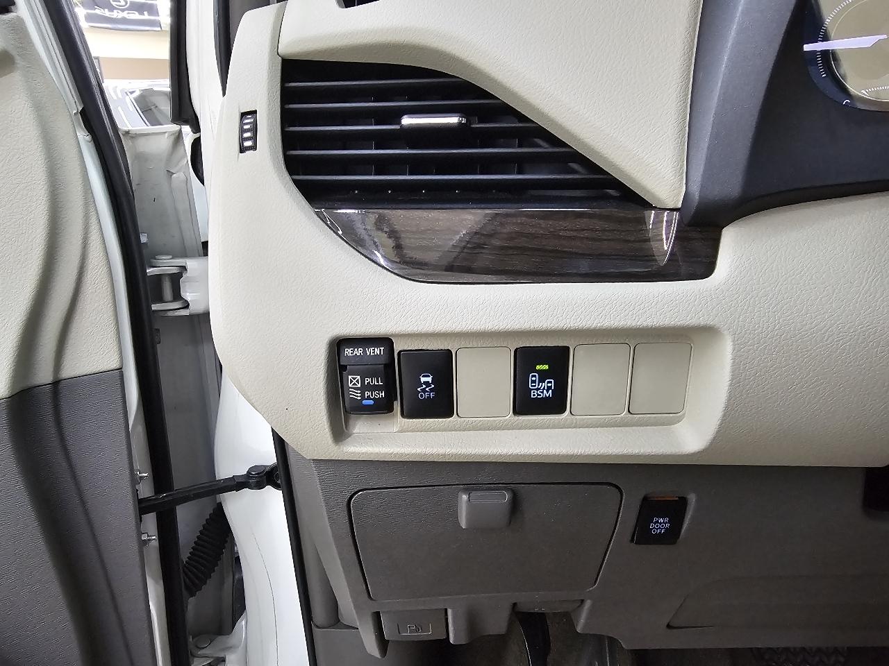 Toyota Sienna XLE FWD 8-Passenger V6 2016