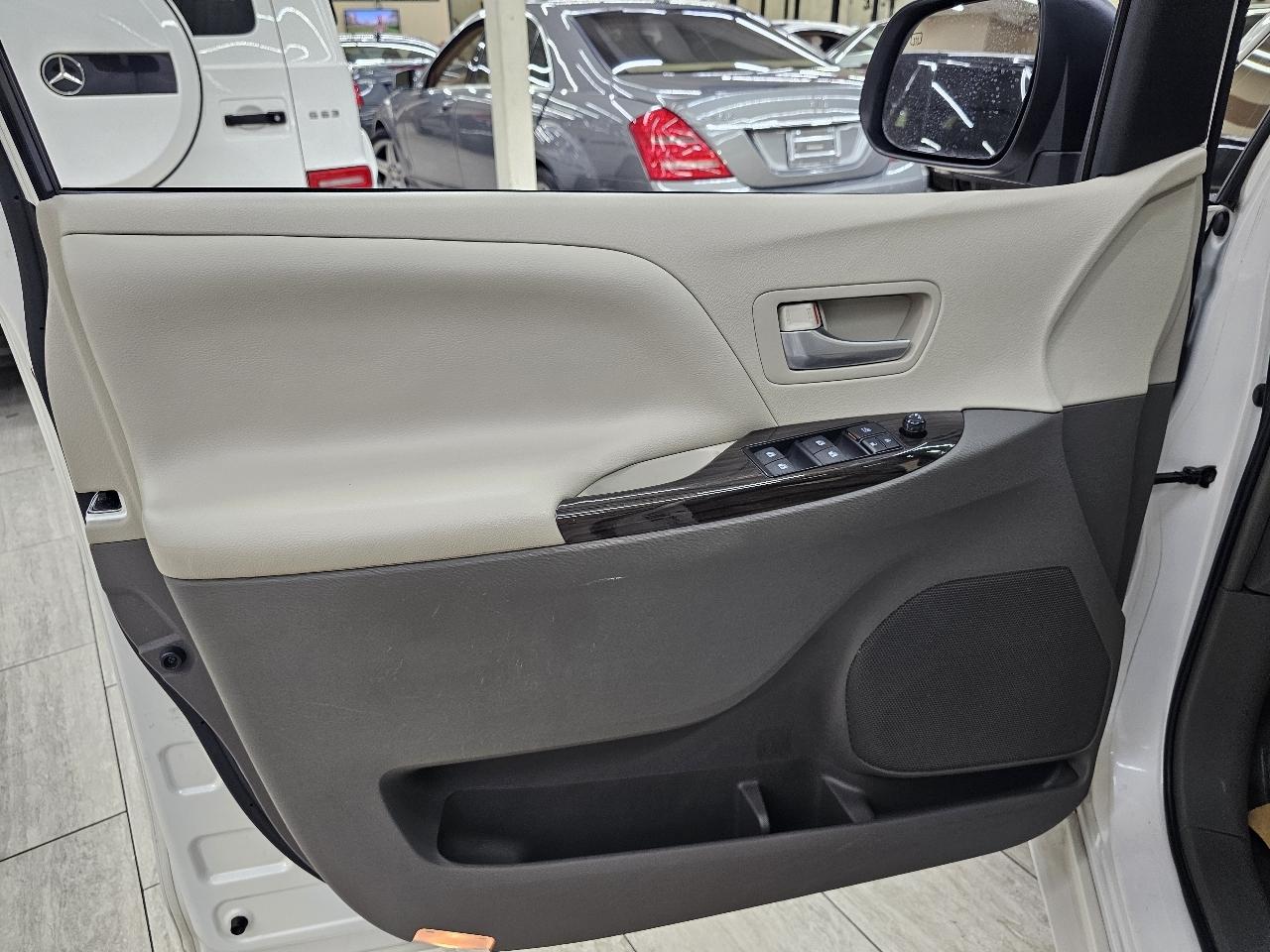 Toyota Sienna XLE FWD 8-Passenger V6 2016