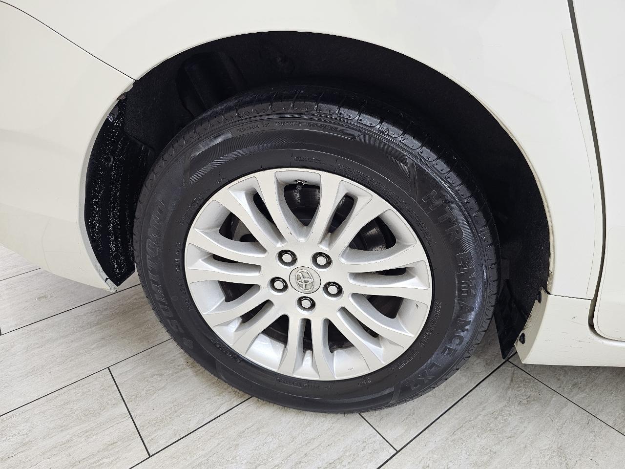 Toyota Sienna XLE FWD 8-Passenger V6 2016