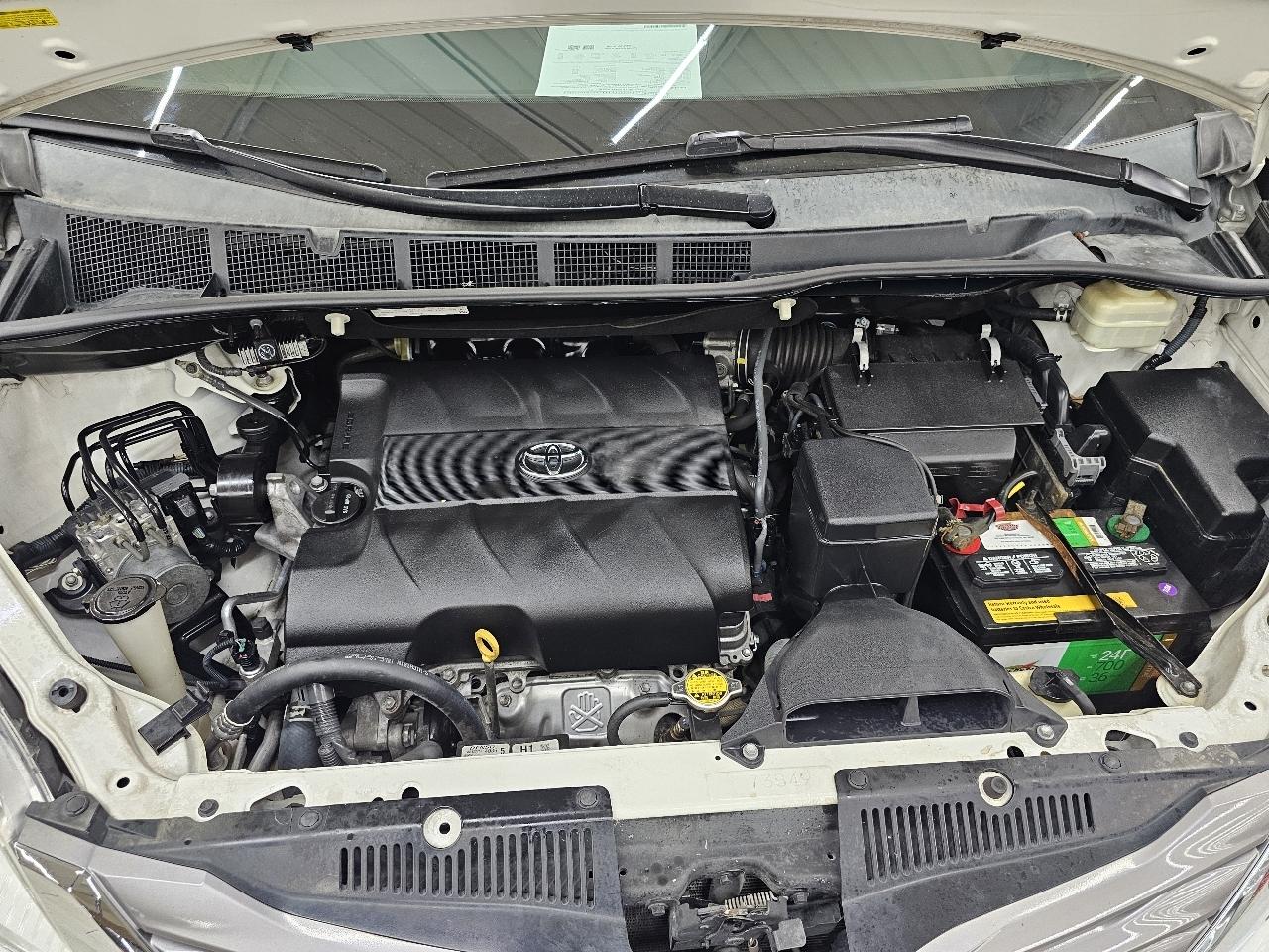 Toyota Sienna XLE FWD 8-Passenger V6 2016