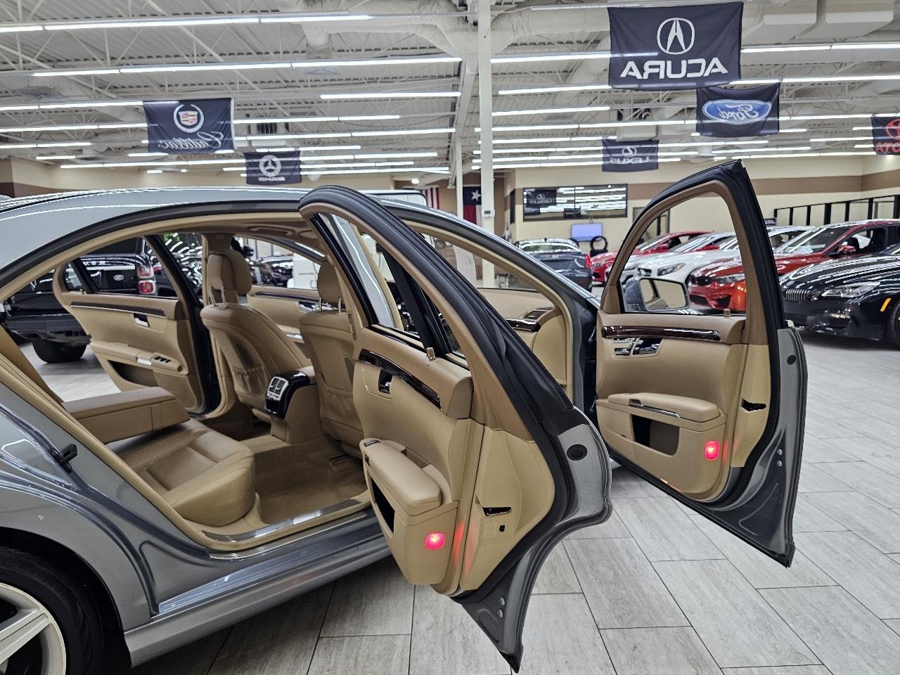 Mercedes-Benz S-Class S550 2010