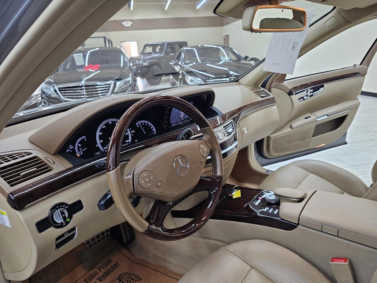 Mercedes-Benz S-Class S550 2010