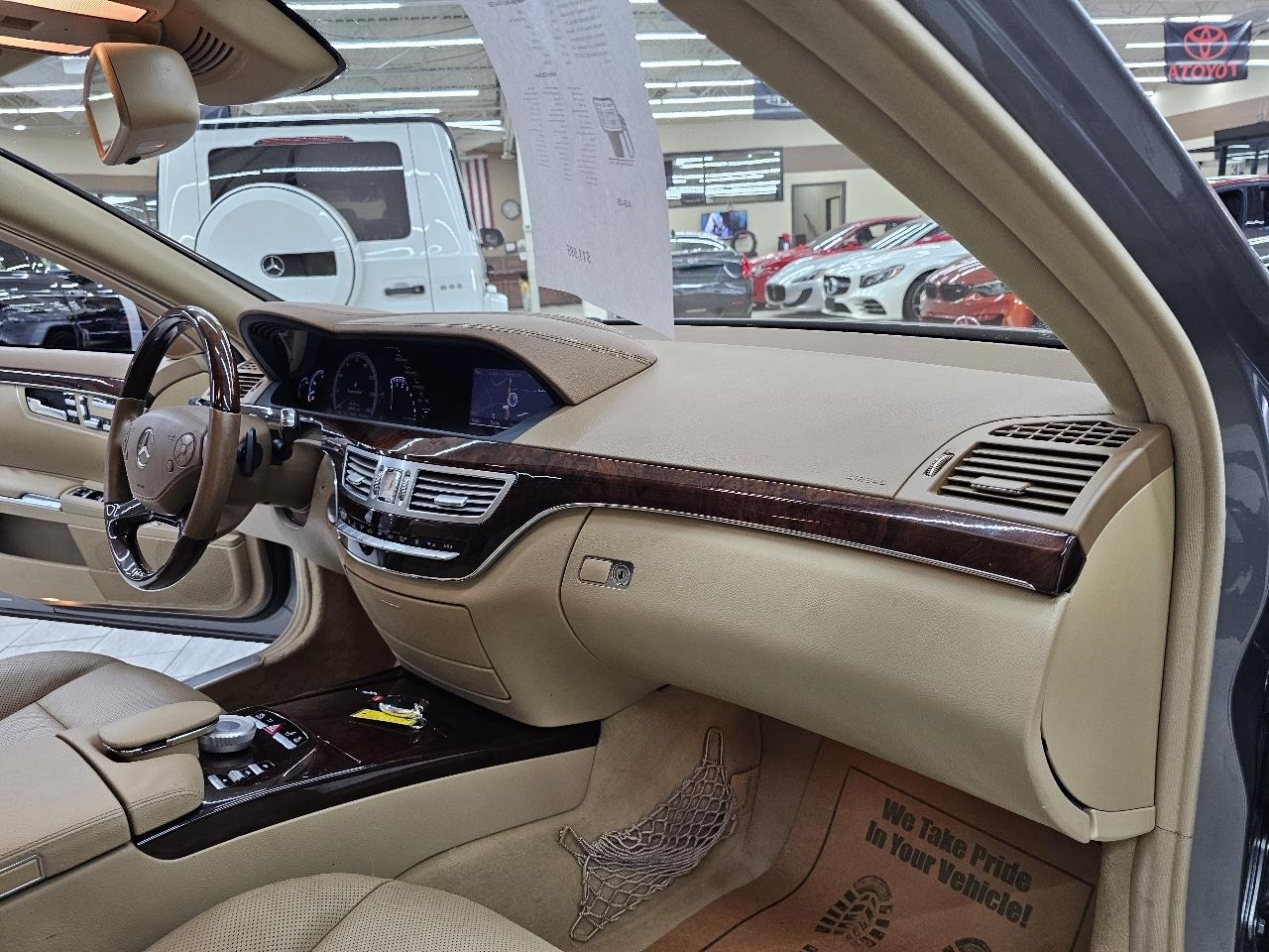 Mercedes-Benz S-Class S550 2010