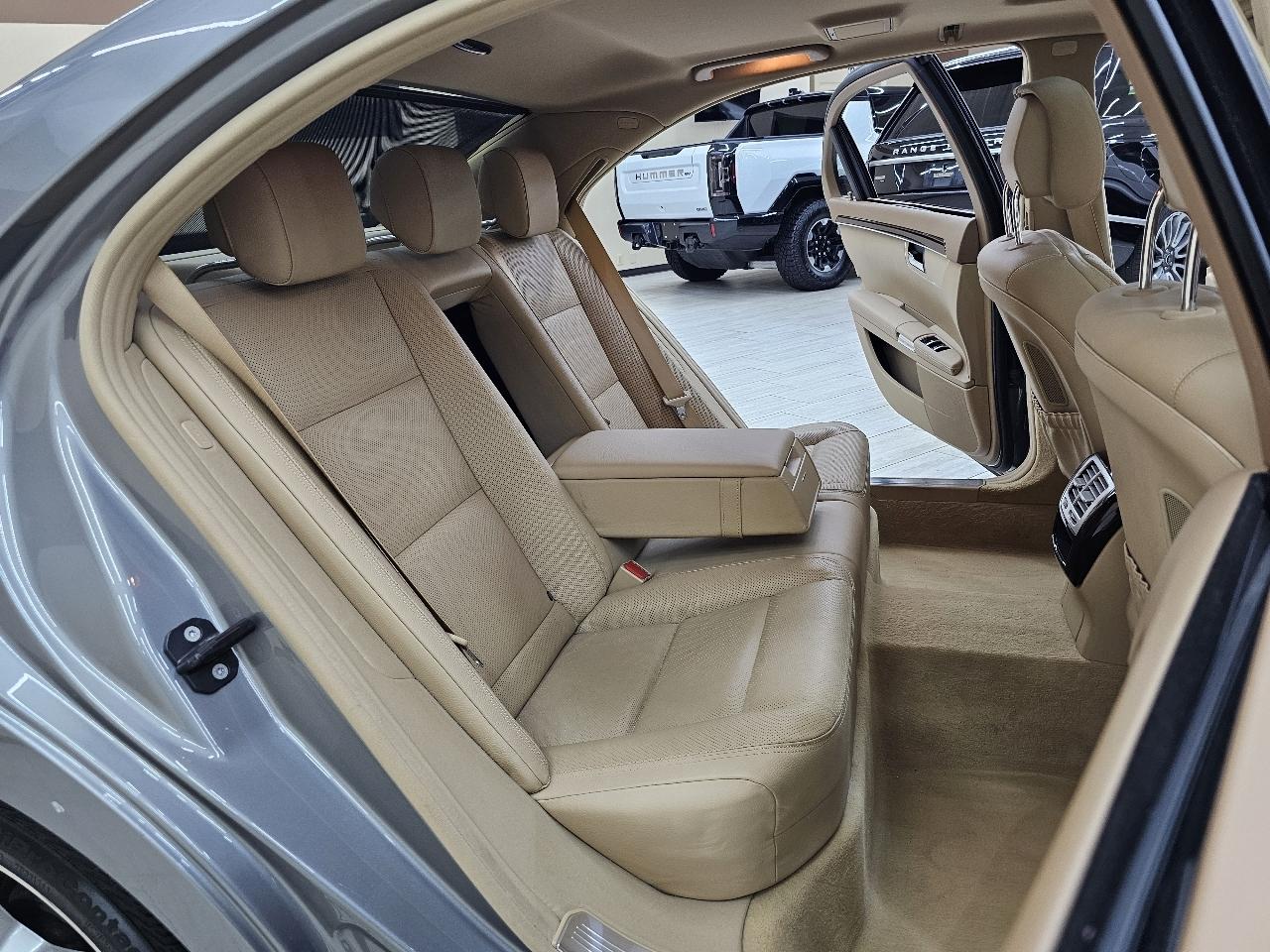 Mercedes-Benz S-Class S550 2010