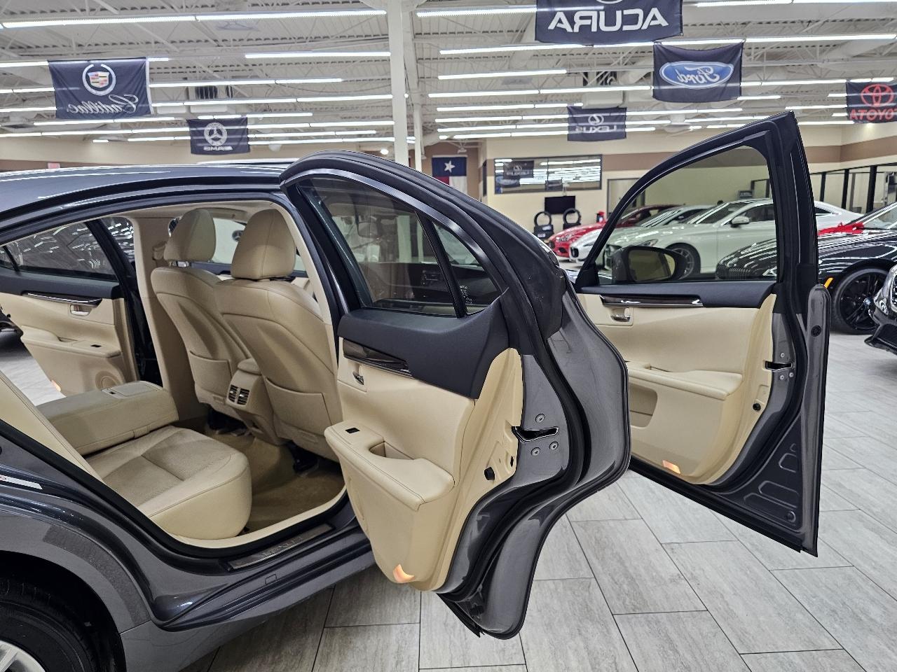 Lexus ES 350 Sedan 2014