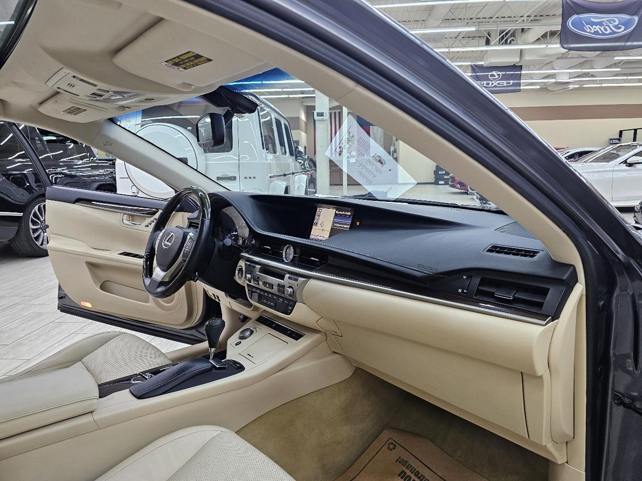 Lexus ES 350 Sedan 2014