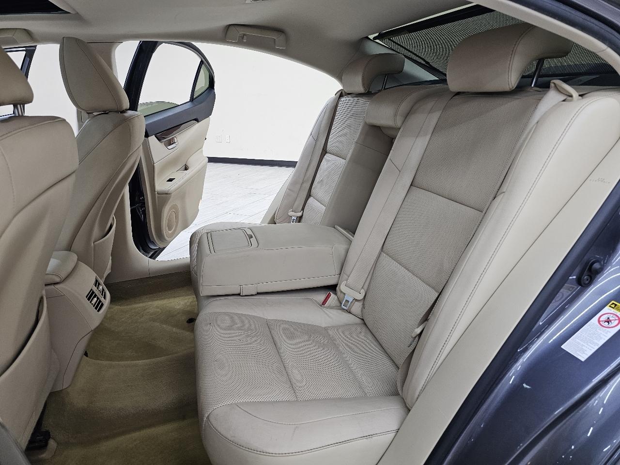 Lexus ES 350 Sedan 2014