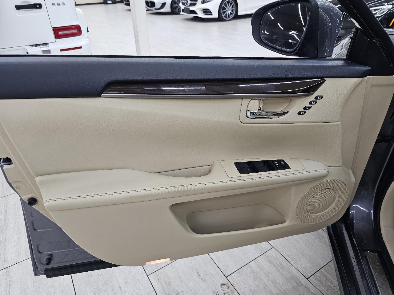 Lexus ES 350 Sedan 2014