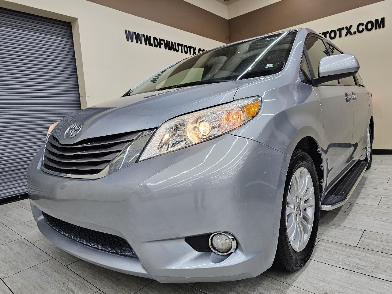Toyota Sienna XLE FWD 8-Passenger V6 2015