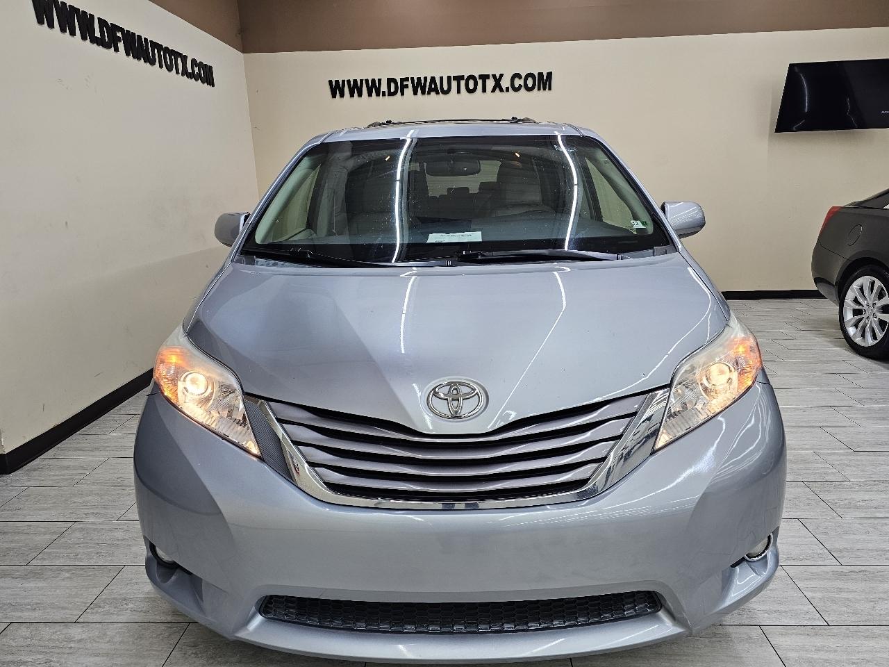 Toyota Sienna XLE FWD 8-Passenger V6 2015