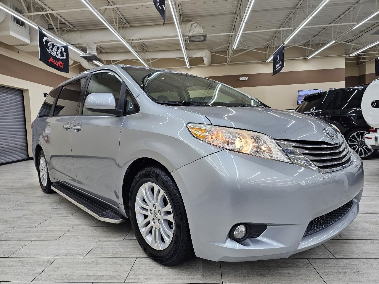 Toyota Sienna XLE FWD 8-Passenger V6 2015