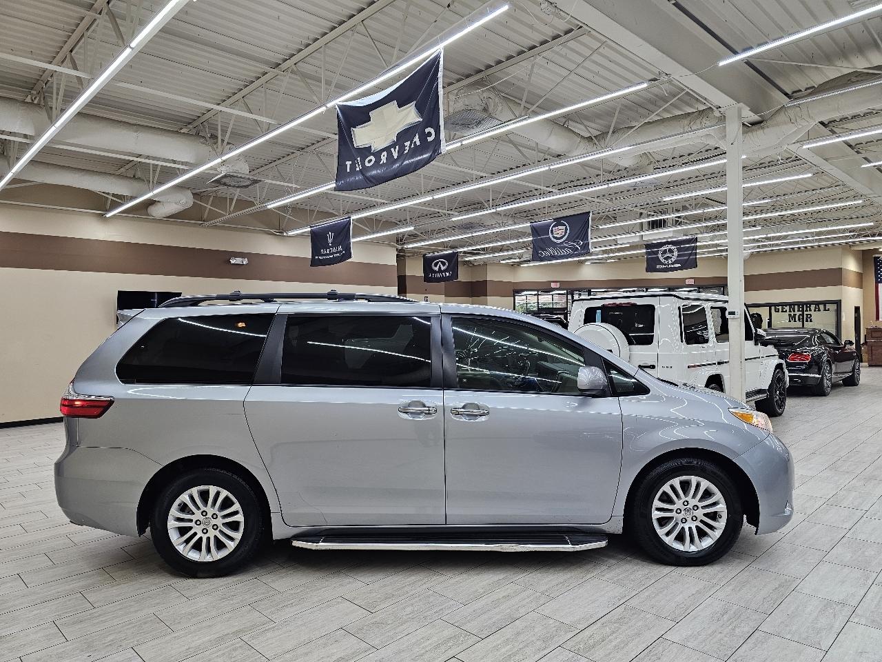 Toyota Sienna XLE FWD 8-Passenger V6 2015