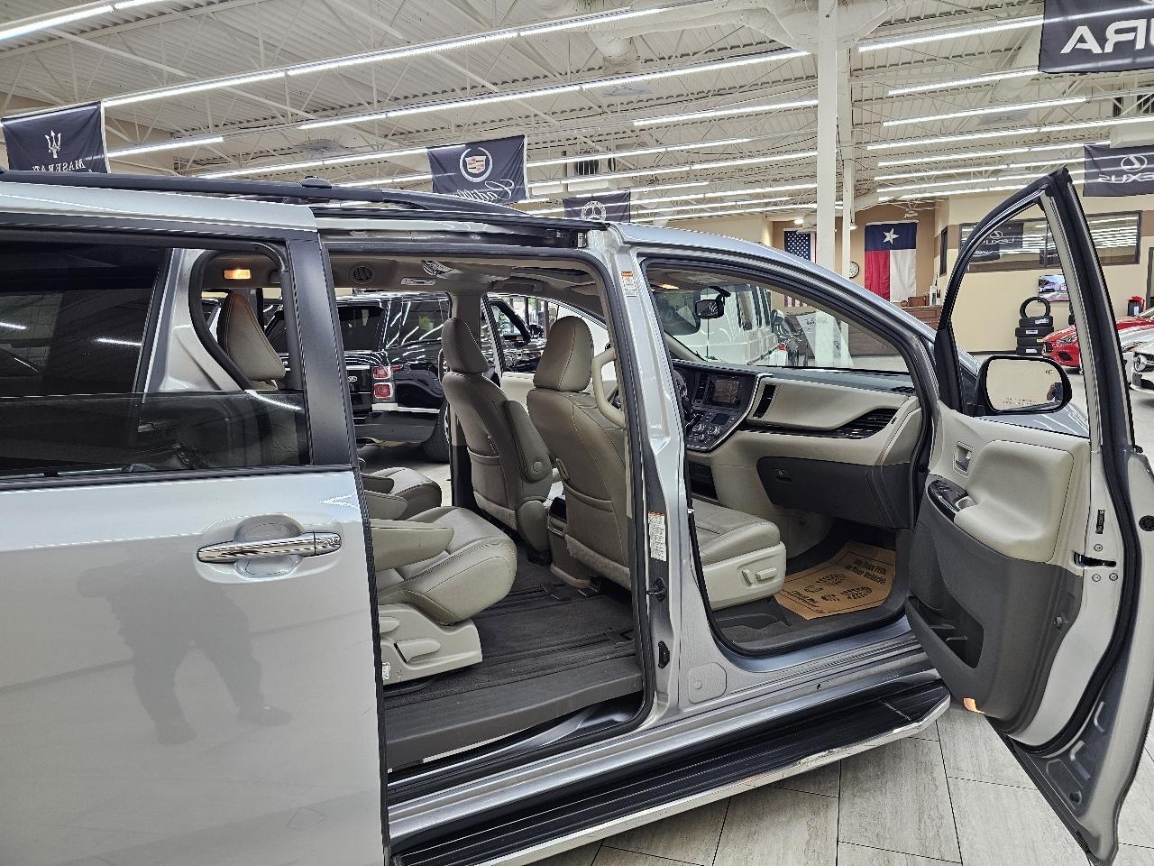 Toyota Sienna XLE FWD 8-Passenger V6 2015