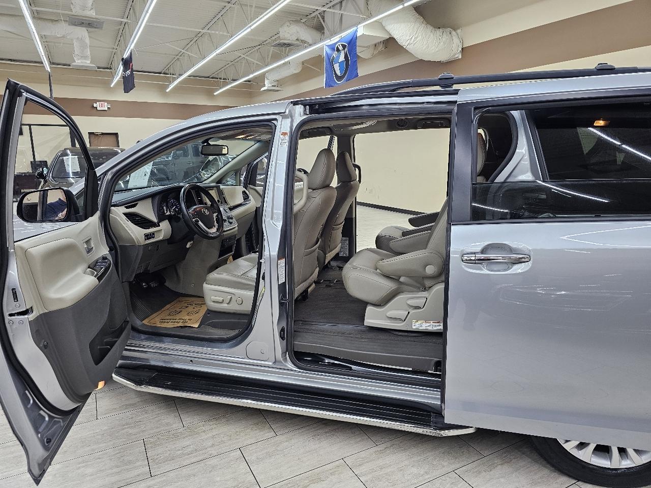 Toyota Sienna XLE FWD 8-Passenger V6 2015