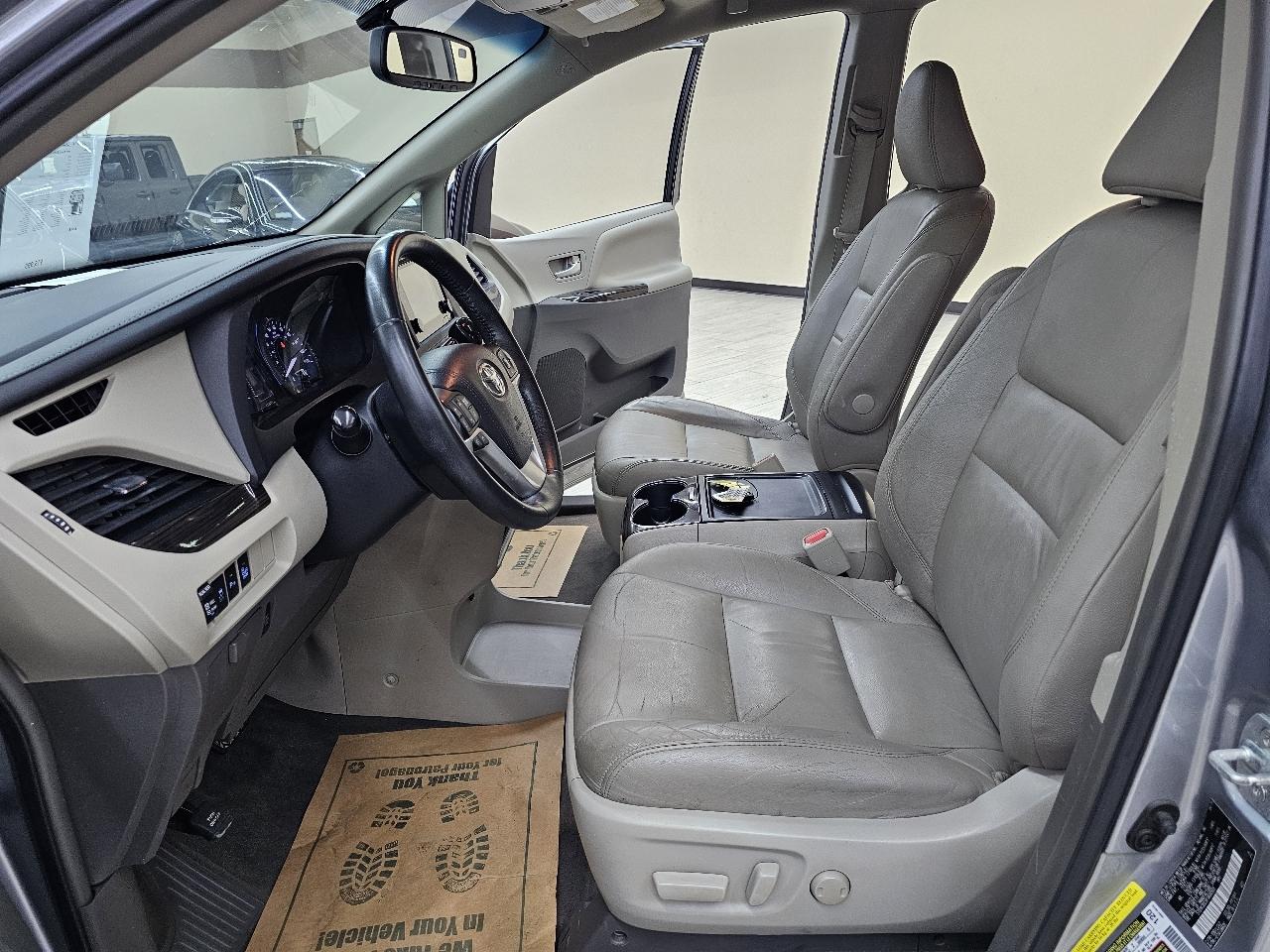Toyota Sienna XLE FWD 8-Passenger V6 2015
