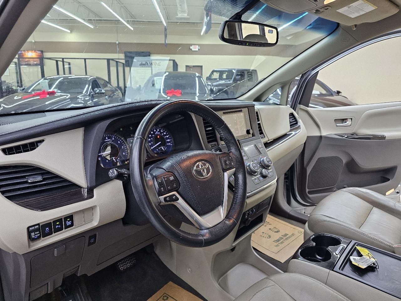 Toyota Sienna XLE FWD 8-Passenger V6 2015