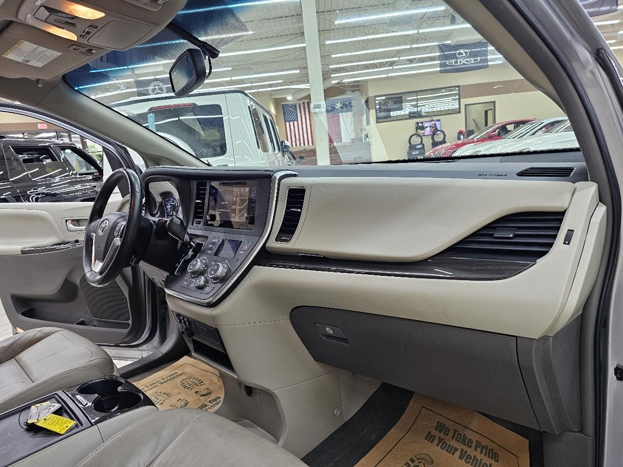 Toyota Sienna XLE FWD 8-Passenger V6 2015