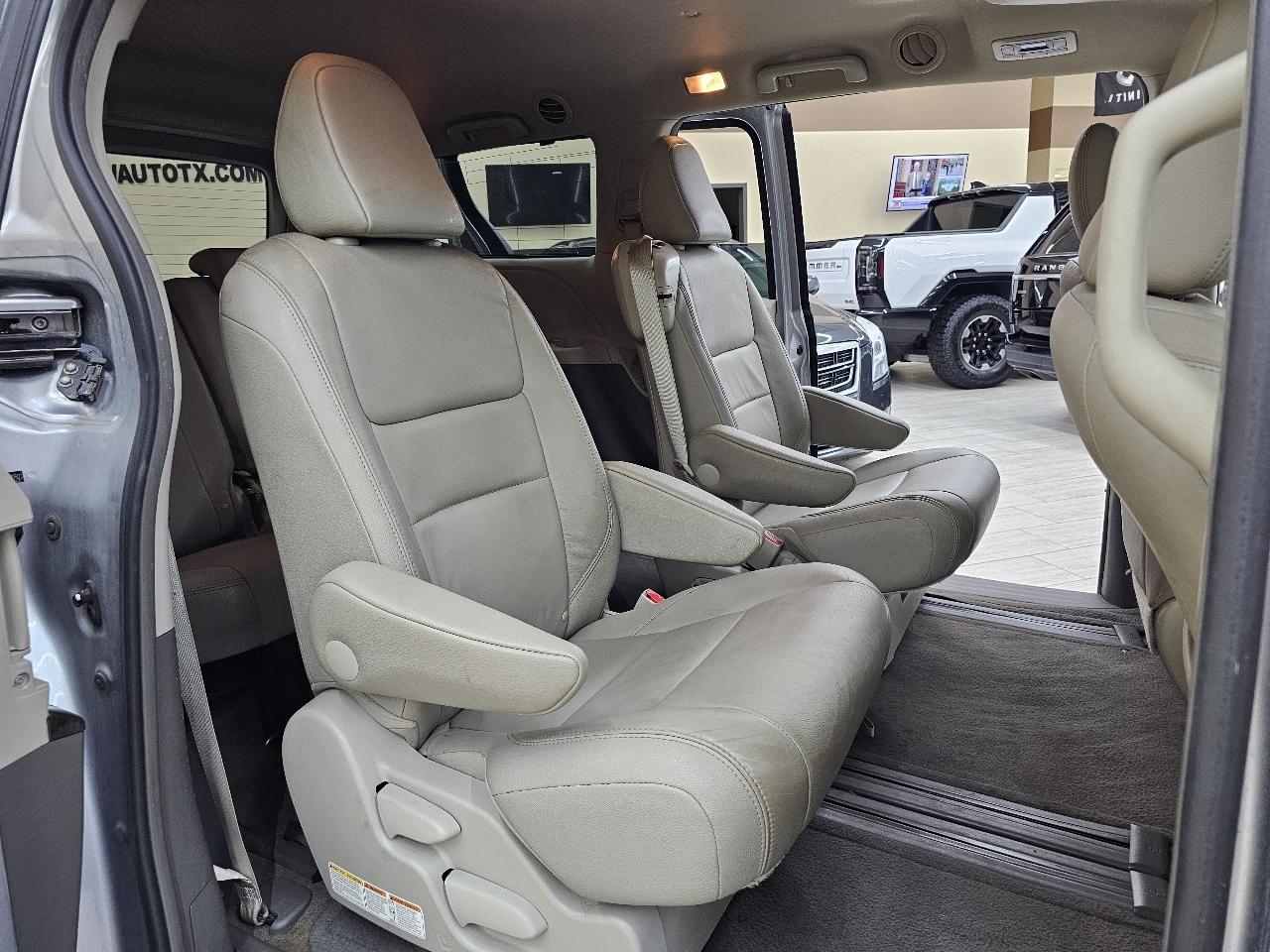 Toyota Sienna XLE FWD 8-Passenger V6 2015