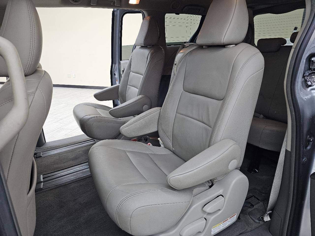 Toyota Sienna XLE FWD 8-Passenger V6 2015