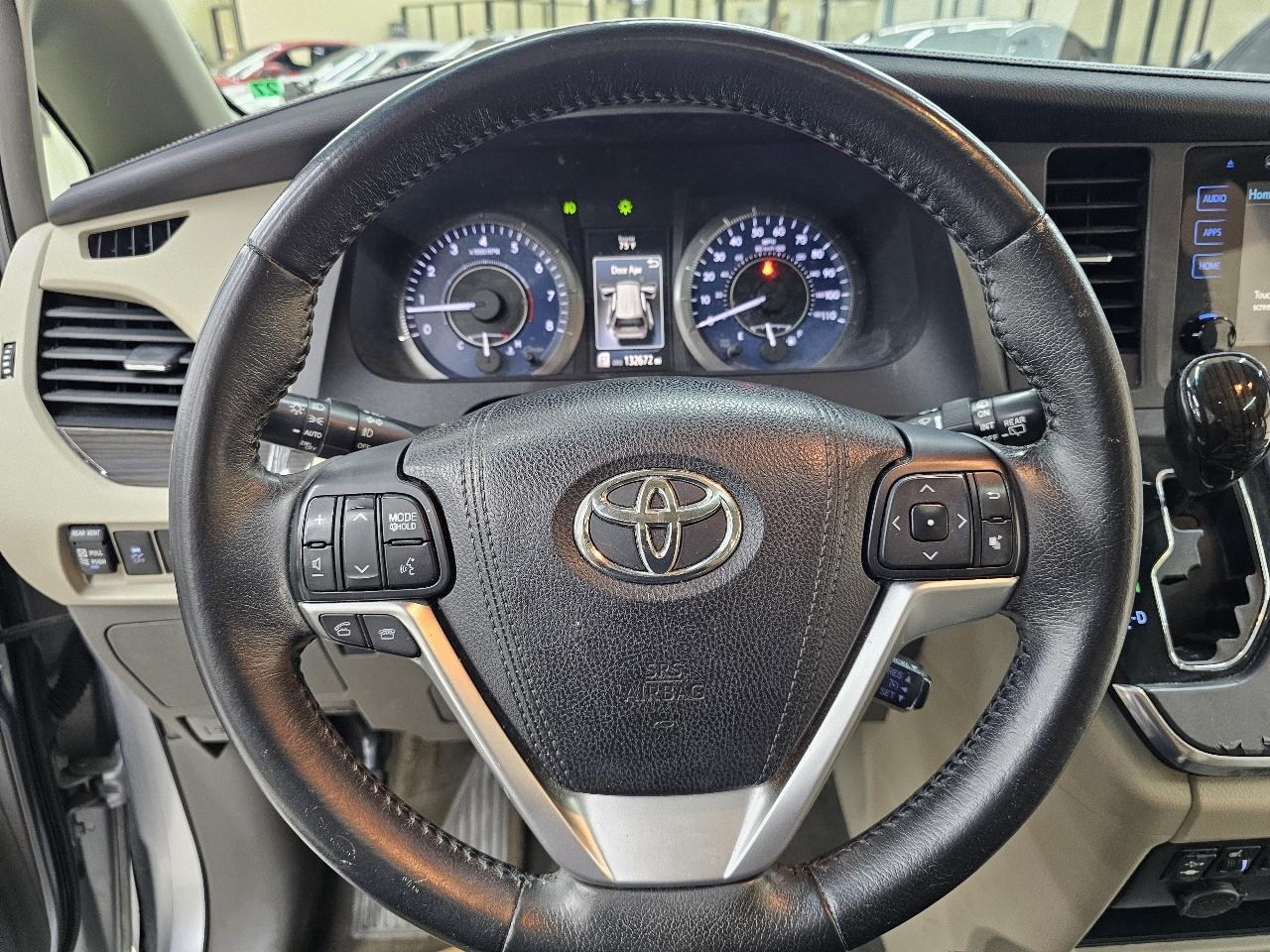 Toyota Sienna XLE FWD 8-Passenger V6 2015