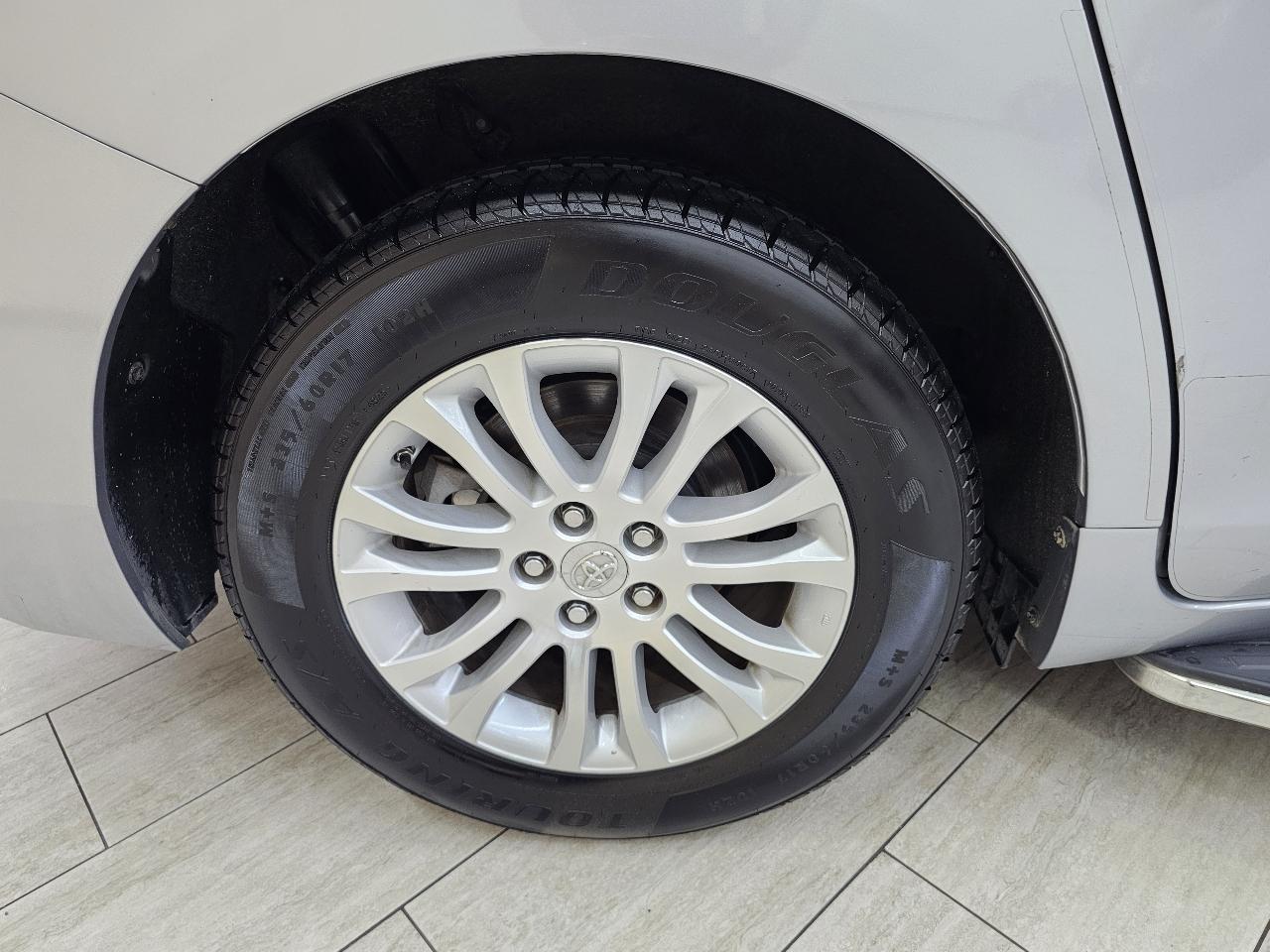 Toyota Sienna XLE FWD 8-Passenger V6 2015