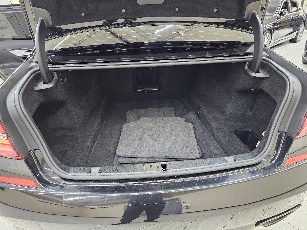 BMW 7-Series 740i 2019