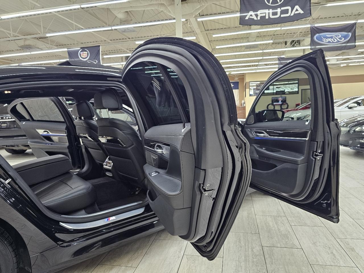 BMW 7-Series 740i 2019