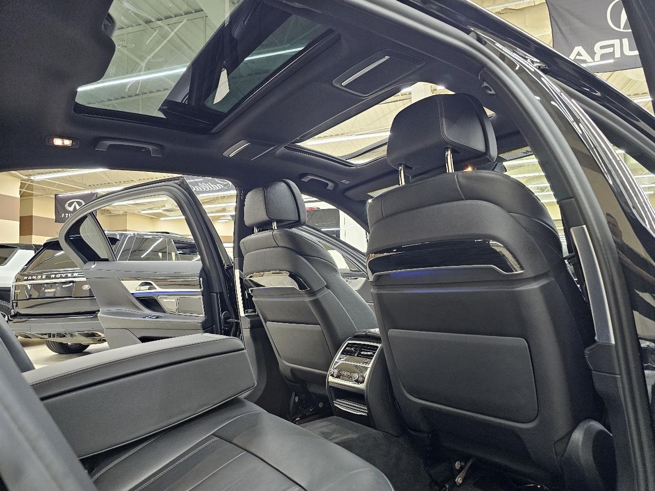 BMW 7-Series 740i 2019