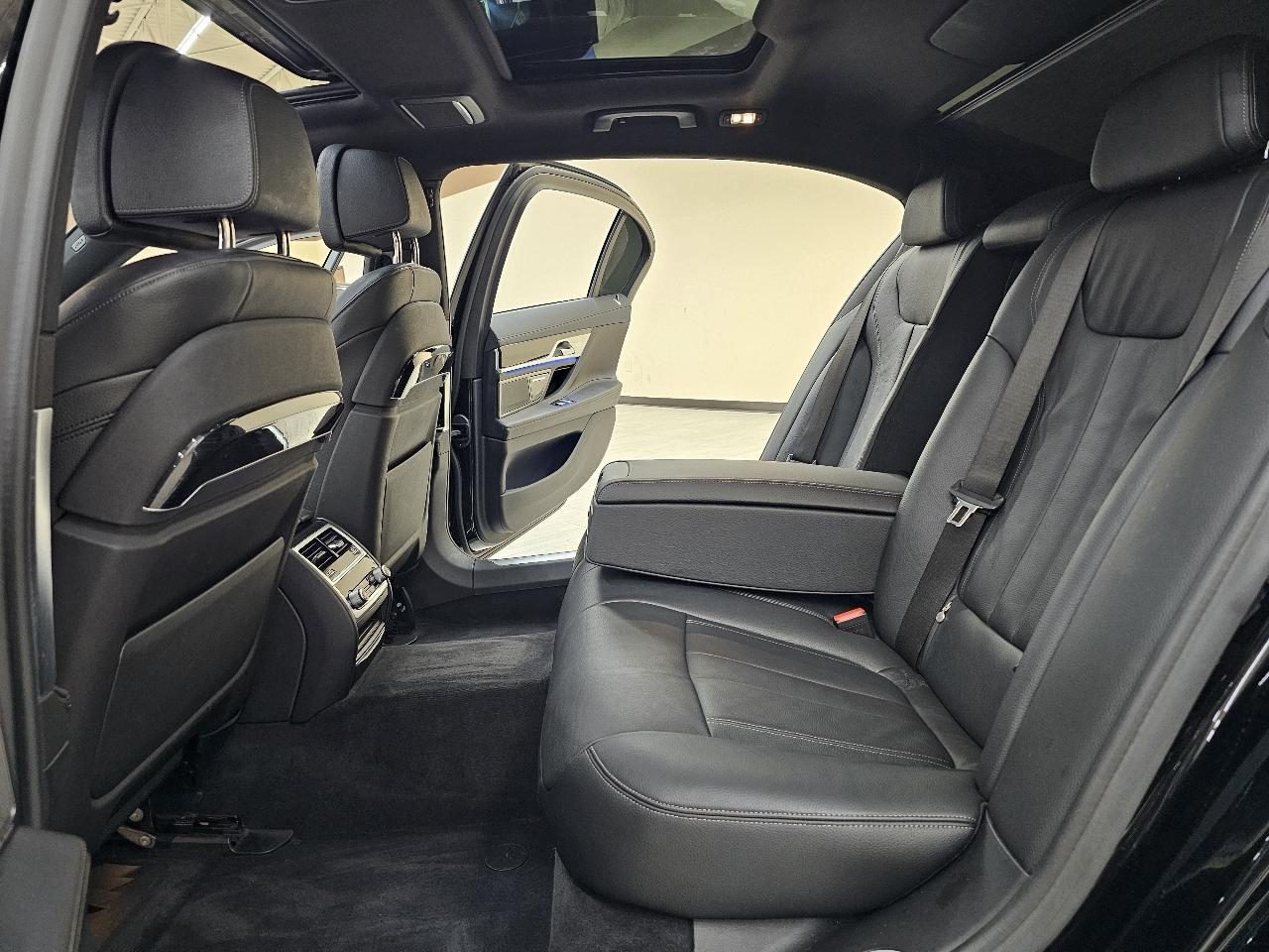 BMW 7-Series 740i 2019