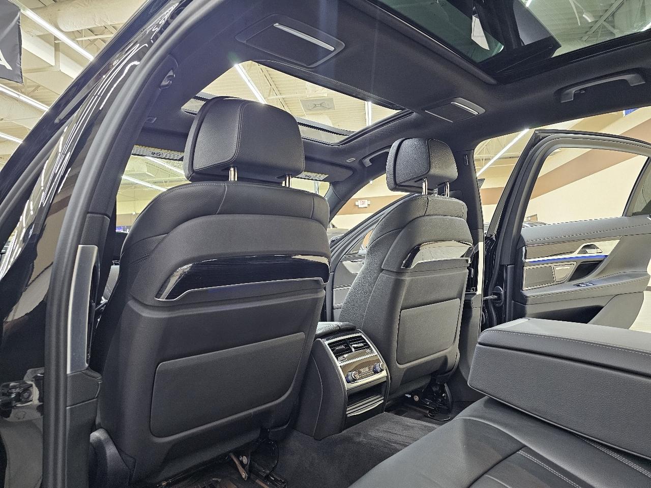 BMW 7-Series 740i 2019